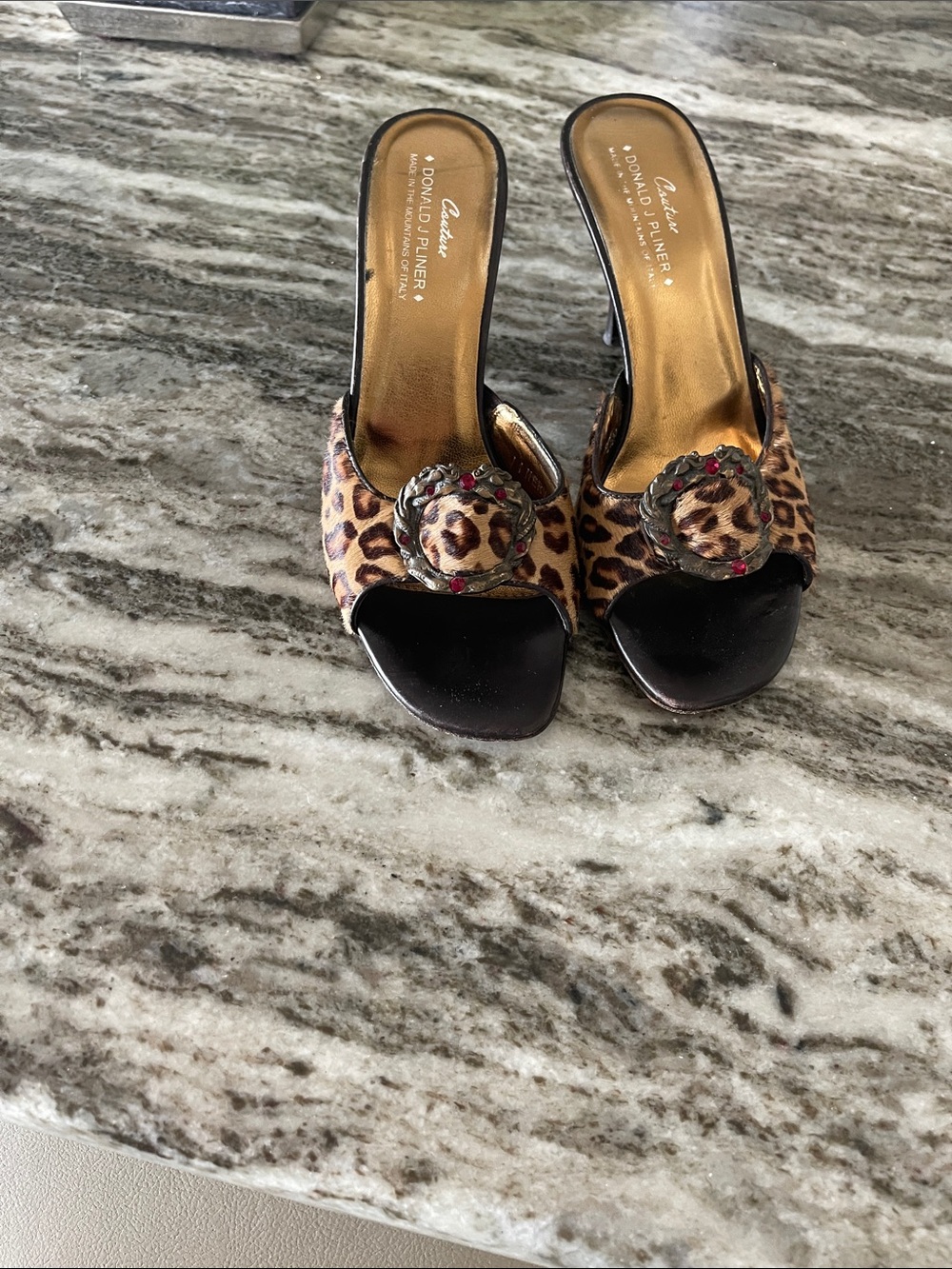 Donald Pliner 
8.5 
2 1/2” heel
Great condition